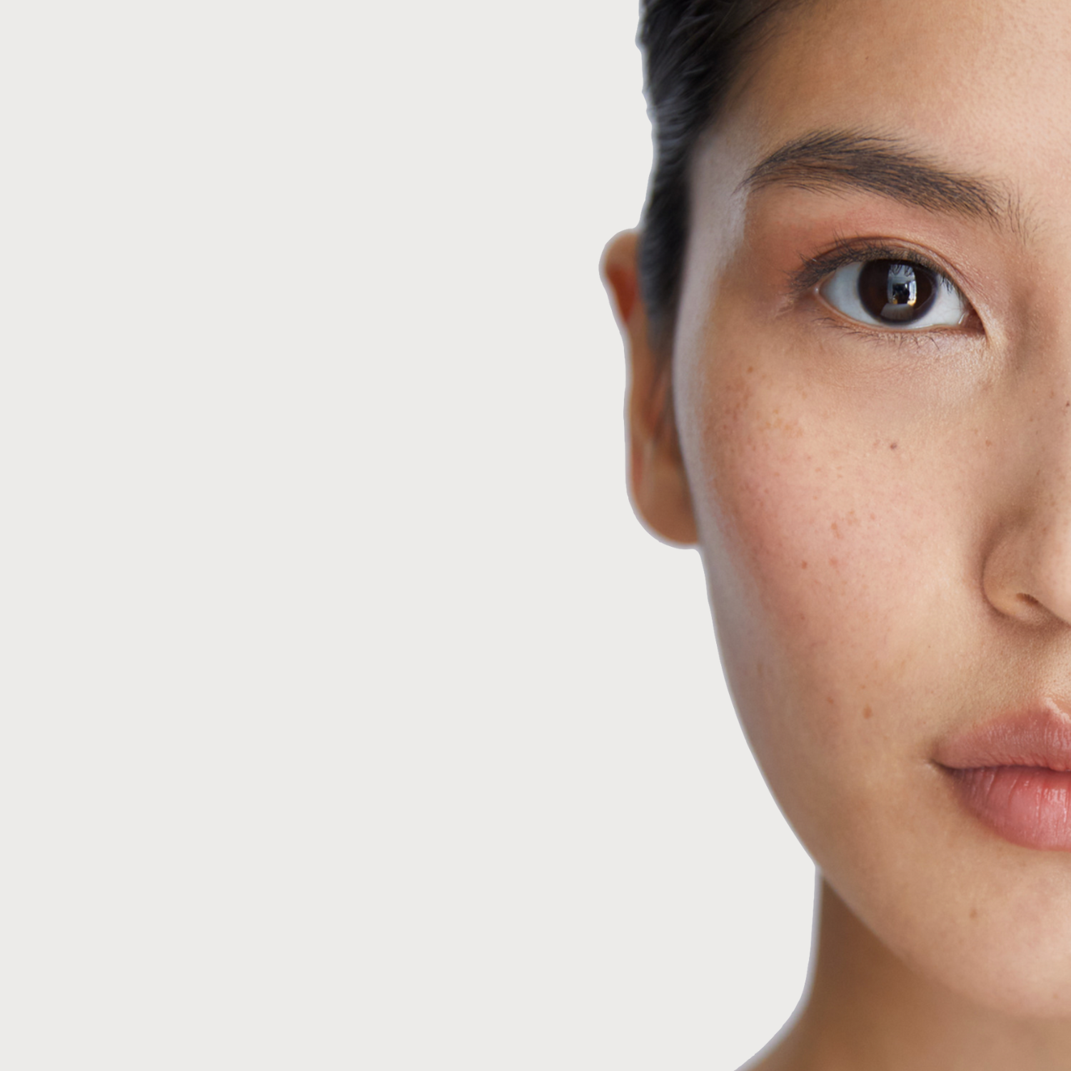 SKINPORTER Travel O₂ Peptide Facial packaging featuring a sleek design and vibrant colors for skincare enthusiasts.